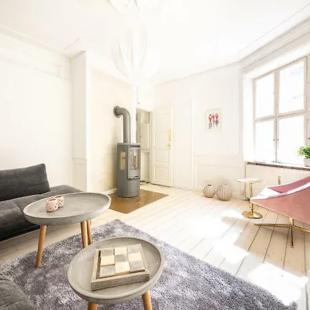 Modern Living In Historical Building At Nyhavn Kopenhagen
