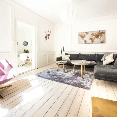 Modern Living In Historical Building At Nyhavn Apartment *