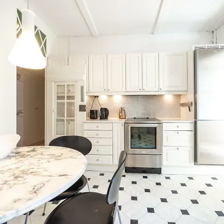 Modern Living In Historical Building At Nyhavn Apartment *