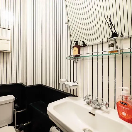 Modern Living In Historical Building At Nyhavn * Kopenhagen